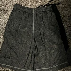 Under armour basketball shorts- youth large. Great condition!!